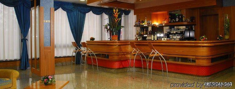 Hotel Sailing Center Malcesine Restoran fotoğraf